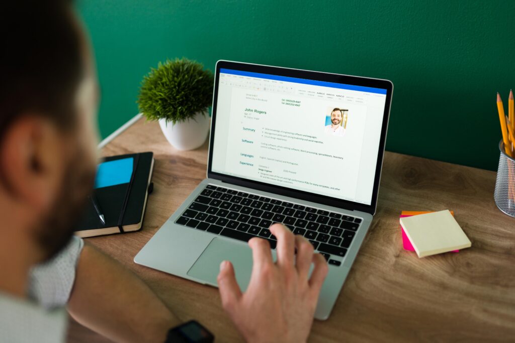 Social Media in Recruitment